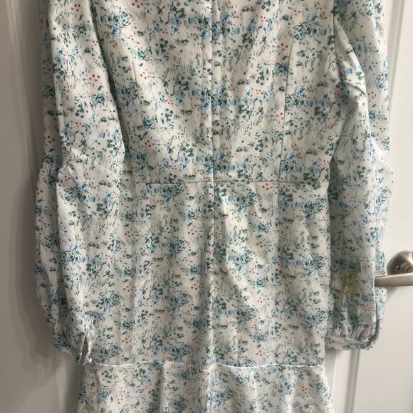 Beulah White & Blue Dress with scalloped sleeves - Picture 5 of 5